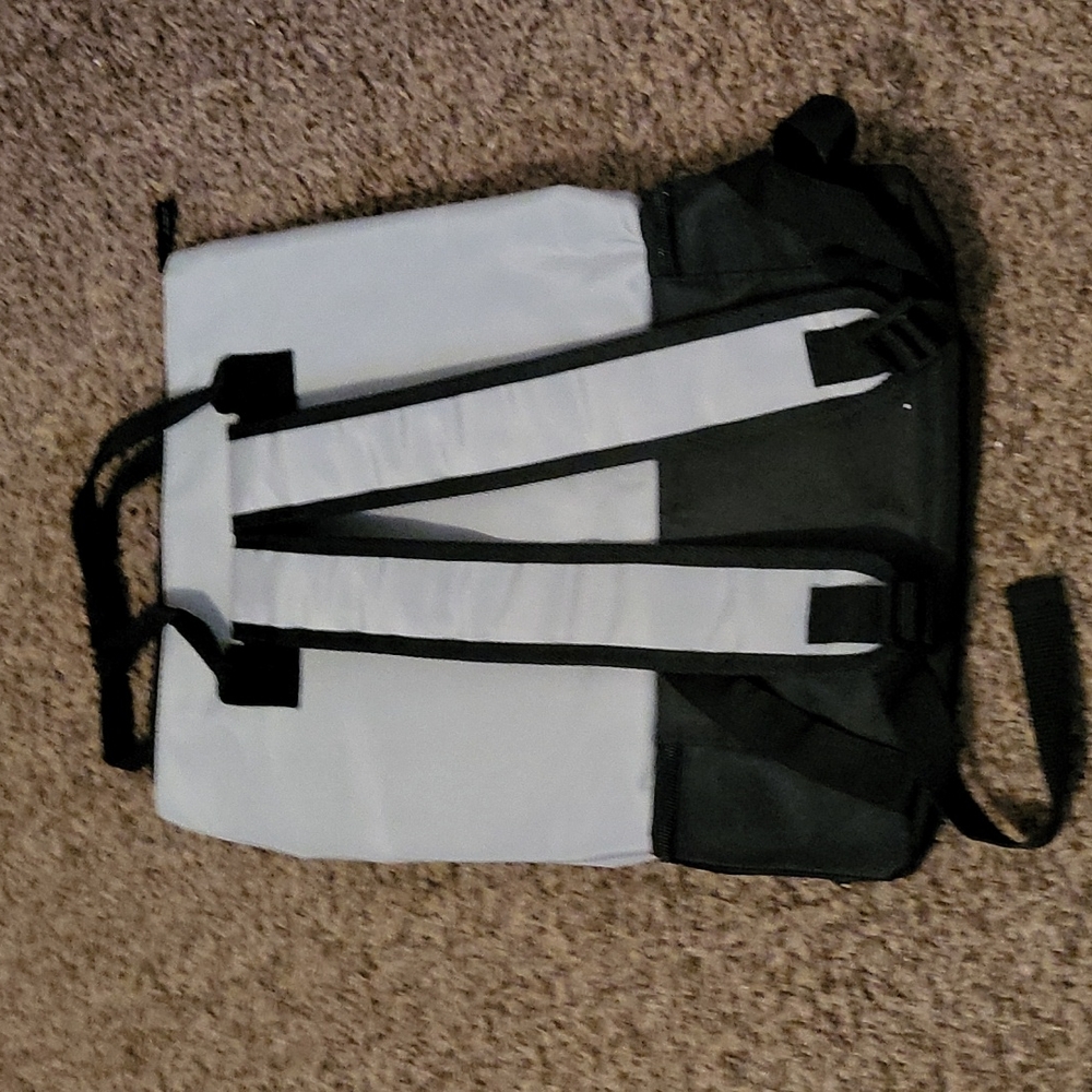 DSW backpack - Picture 4 of 5